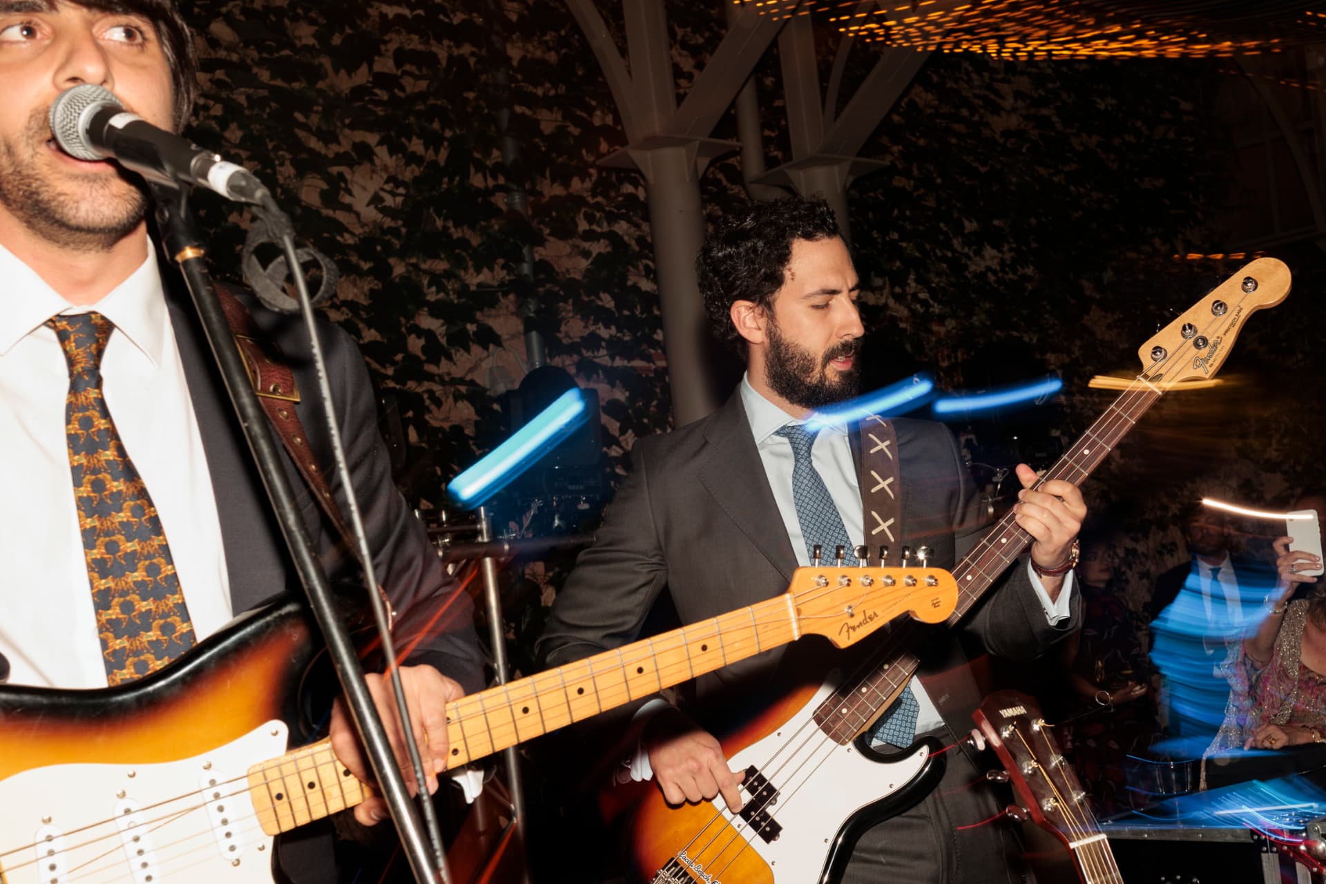 O'Groove tocando en una boda, bajista y cantante en directo